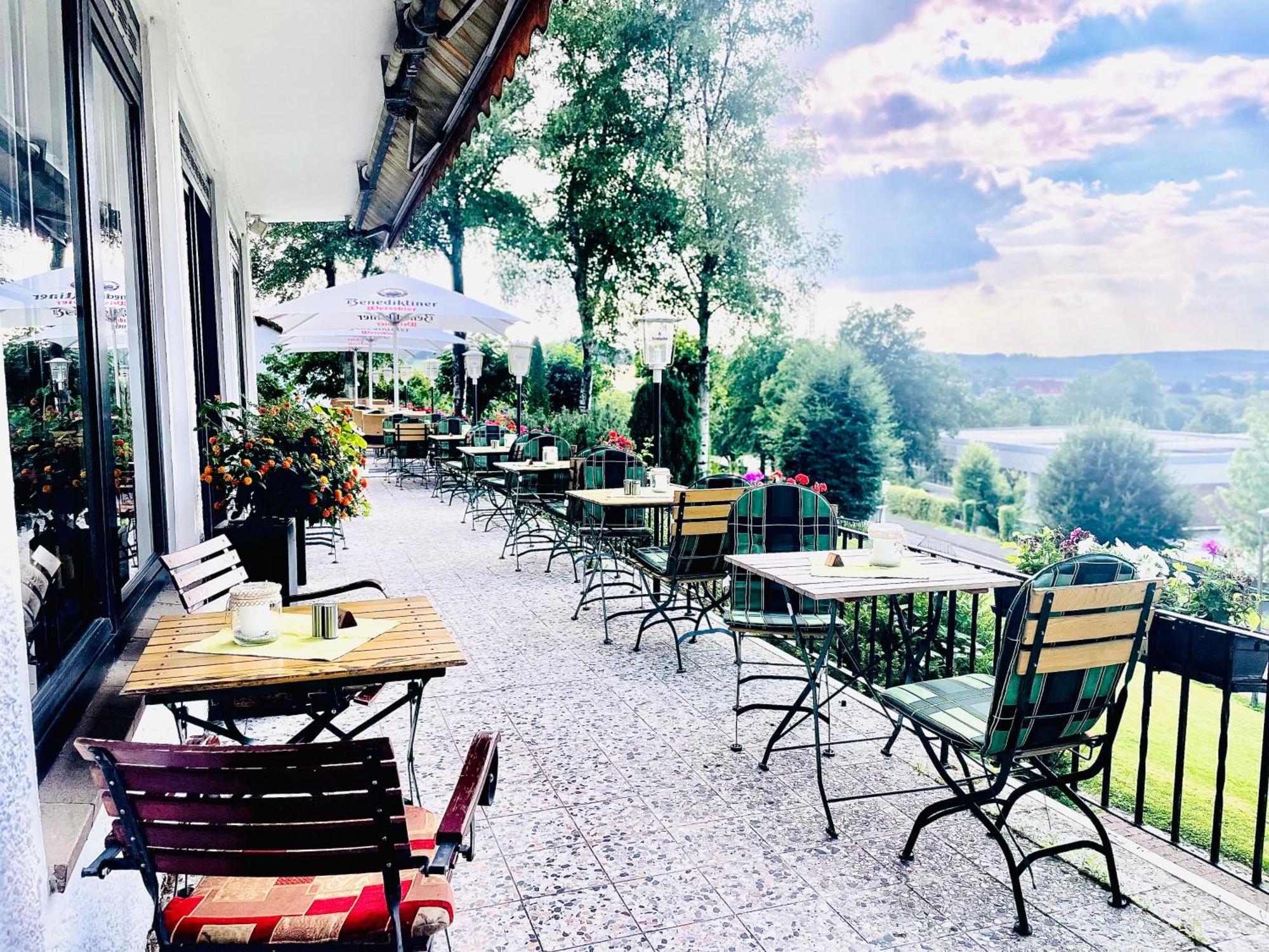 Berghof Hotel Nieheim Exterior photo